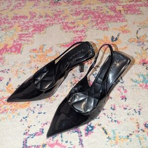 NWOT Tahari patent leather slingback heels